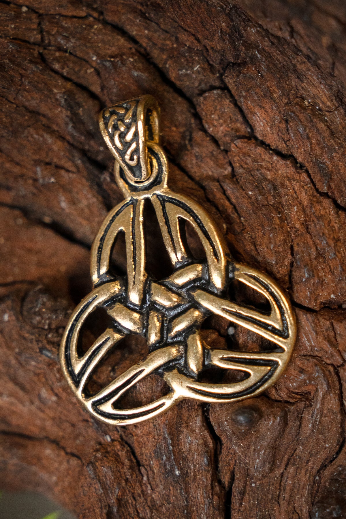 Celtic triquetra pendant, bronze