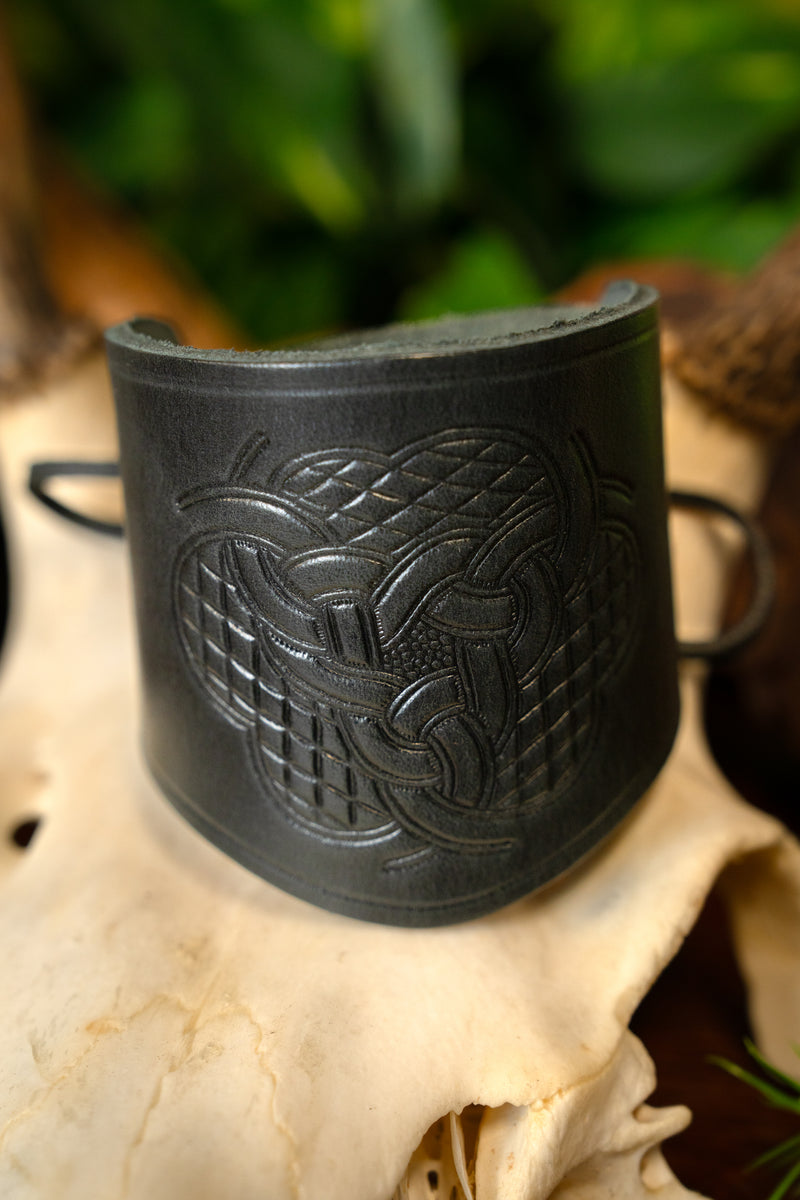 Læderarmbånd med keltisk motiv, lille, sort