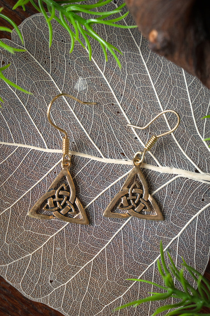 Keltiska örhängen triquetra, brons