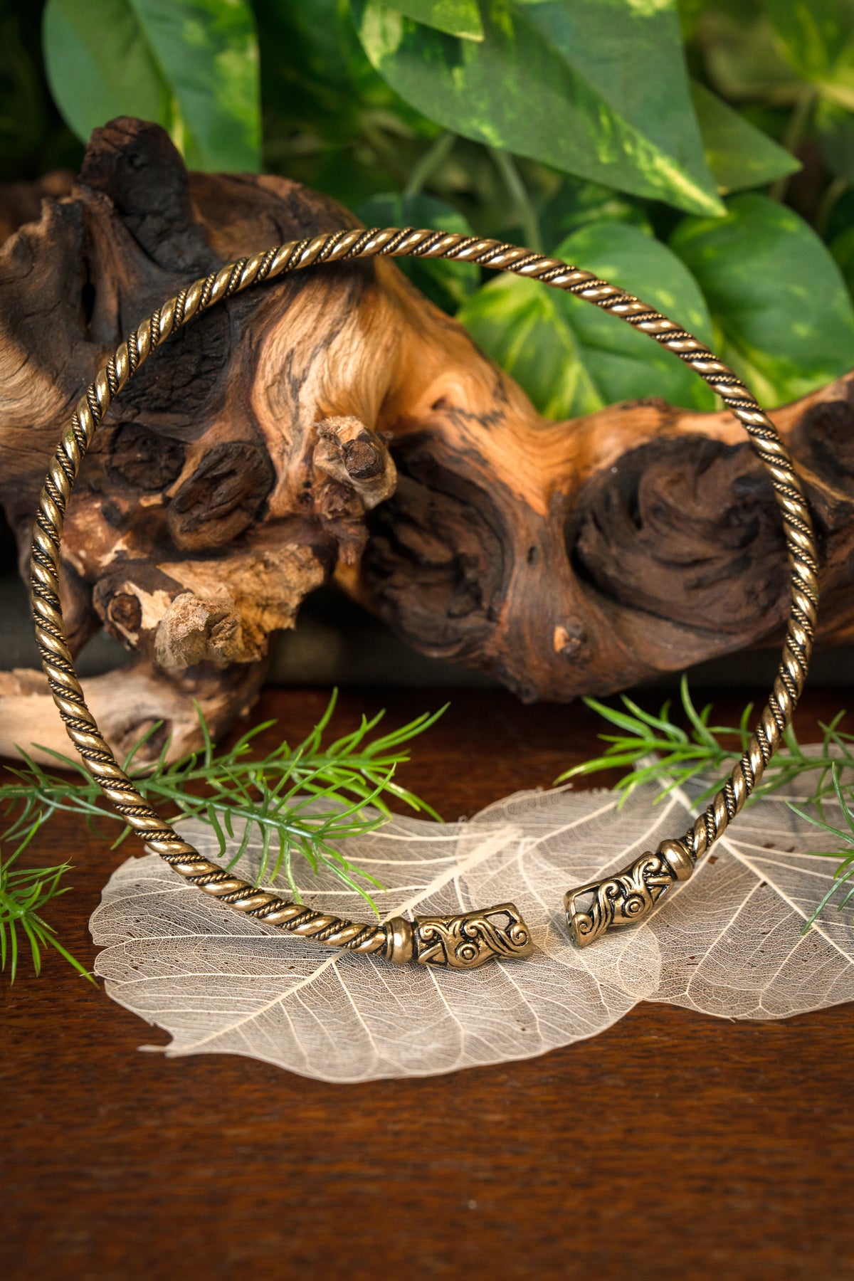 Torque viking avec têtes de dragon, bronze