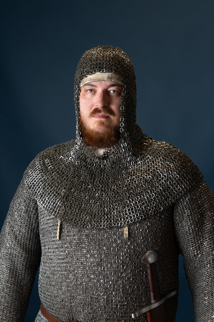 Chainmail coif with square neck, flat rings – round rivets, 8 mm