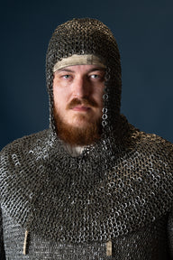Chainmail coif with square neck, flat rings – round rivets, 8 mm