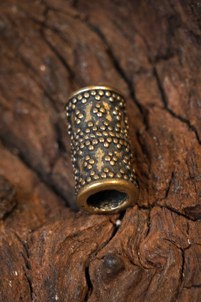 Perla da barba vichinga cilindrica con granulazione, bronzo