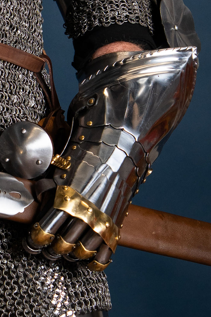 Luxury Gothic gauntlets, 1450–1500, brass, 1.2 mm