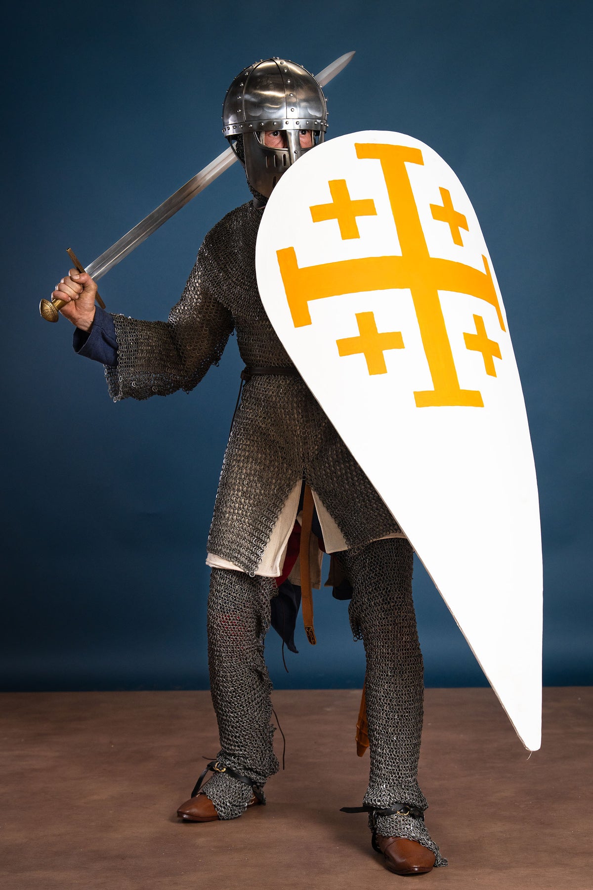 Escudo normando tipo cometa, sin pintar