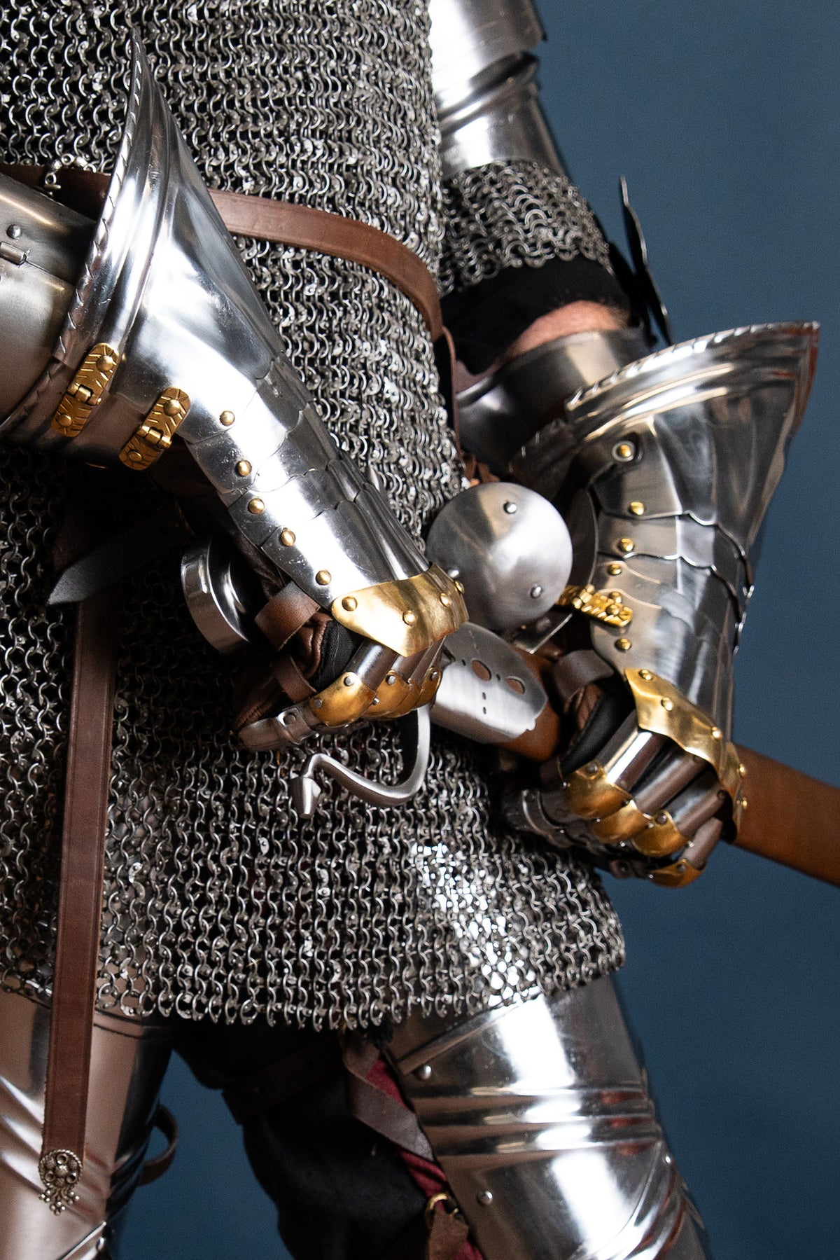 Luksuriøse gotiske panserhandsker, 1450–1500, messing, 1,2 mm