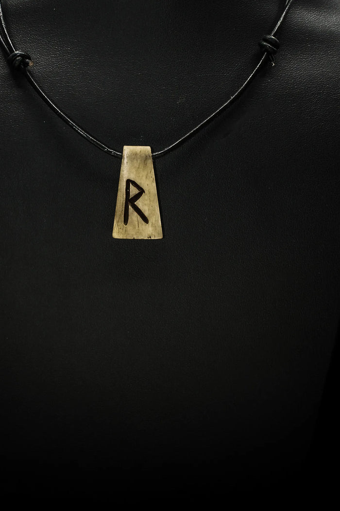 Bone rune pendant R, Raidho