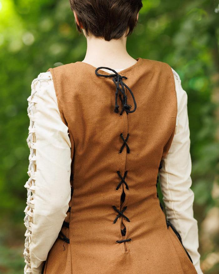 Medieval surcot Uma, sand