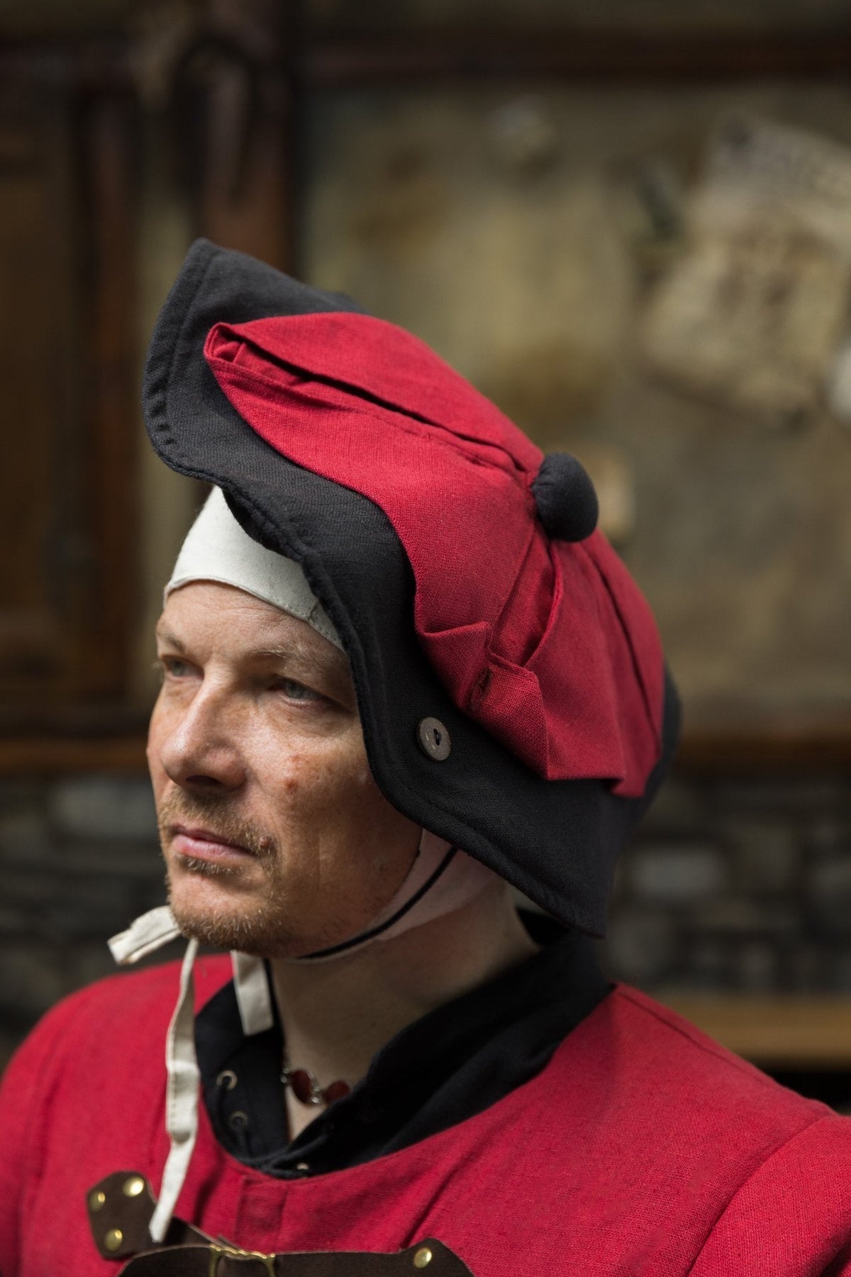 Landsknecht barettihattu Daniel, musta-punainen