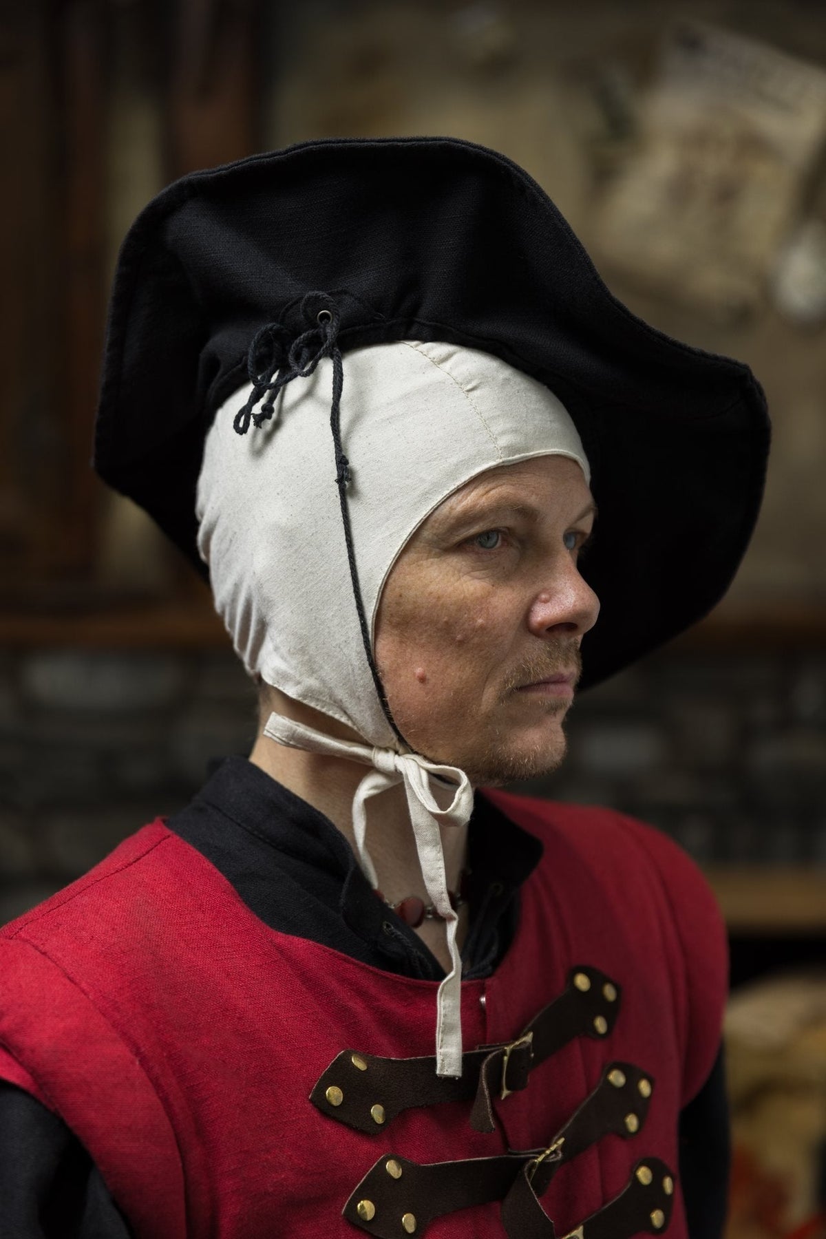 Landsknecht barettihattu Daniel, musta-punainen