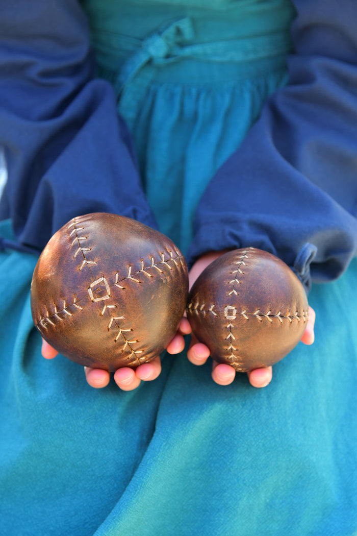 Middeleeuwse leren bal bruin 9,5 cm