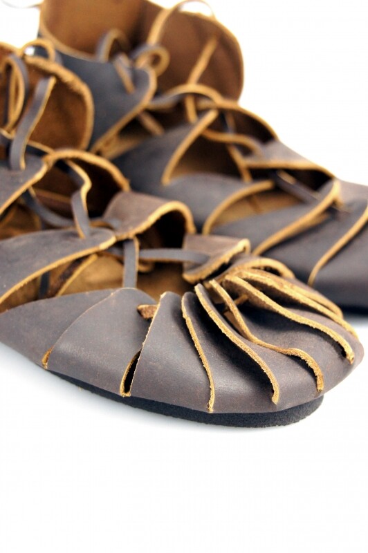 Lædersandaler, jernalder, brun