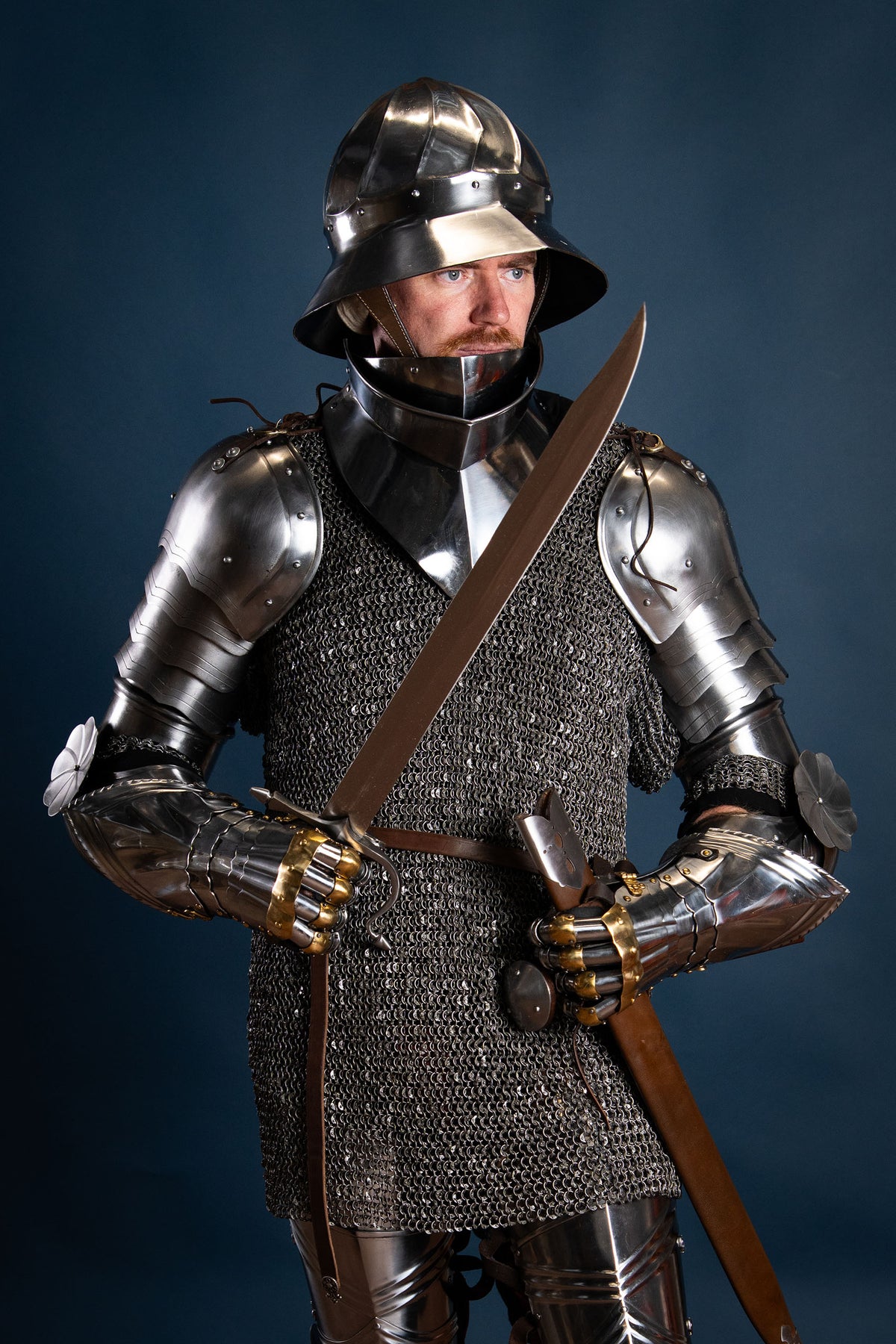 Luksuriøse gotiske panserhandsker, 1450–1500, messing, 1,2 mm