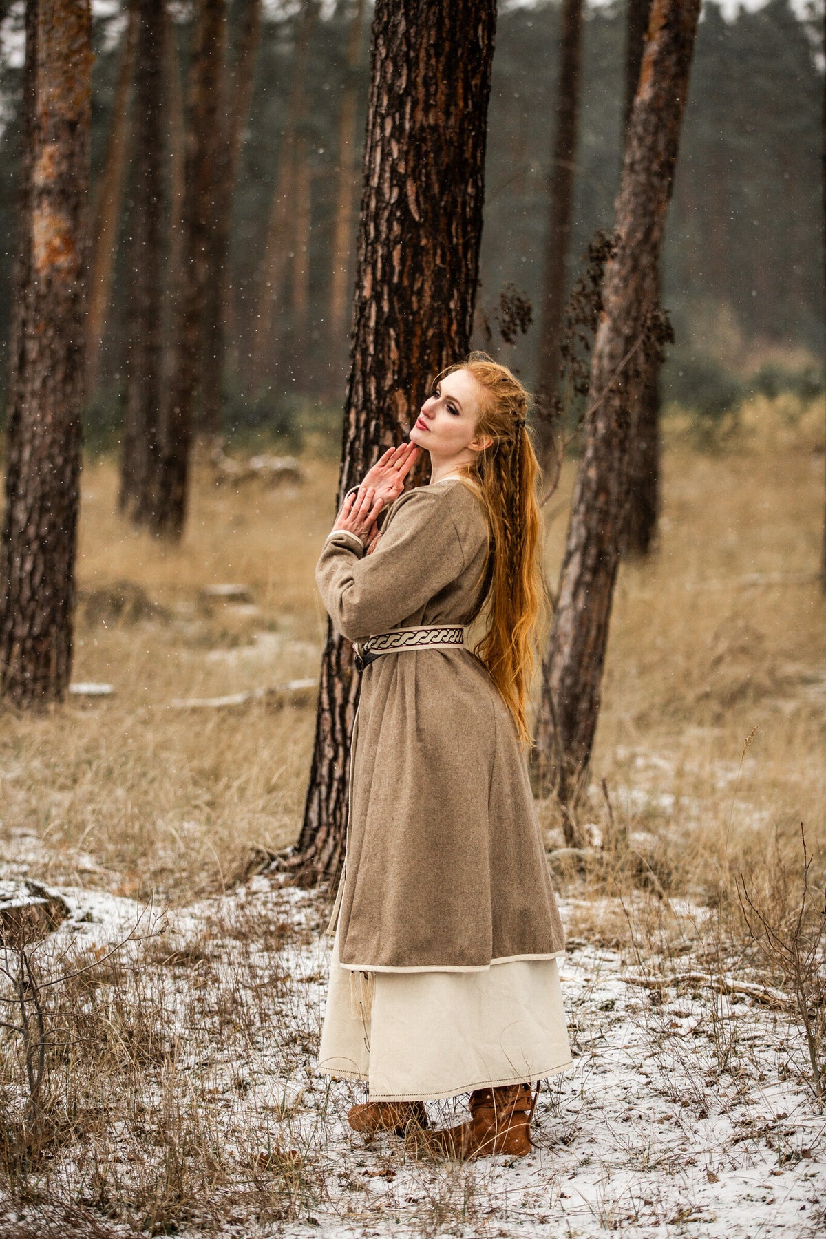 Wikiński kaftan Skadi, piaskowy, mieszanka wełny