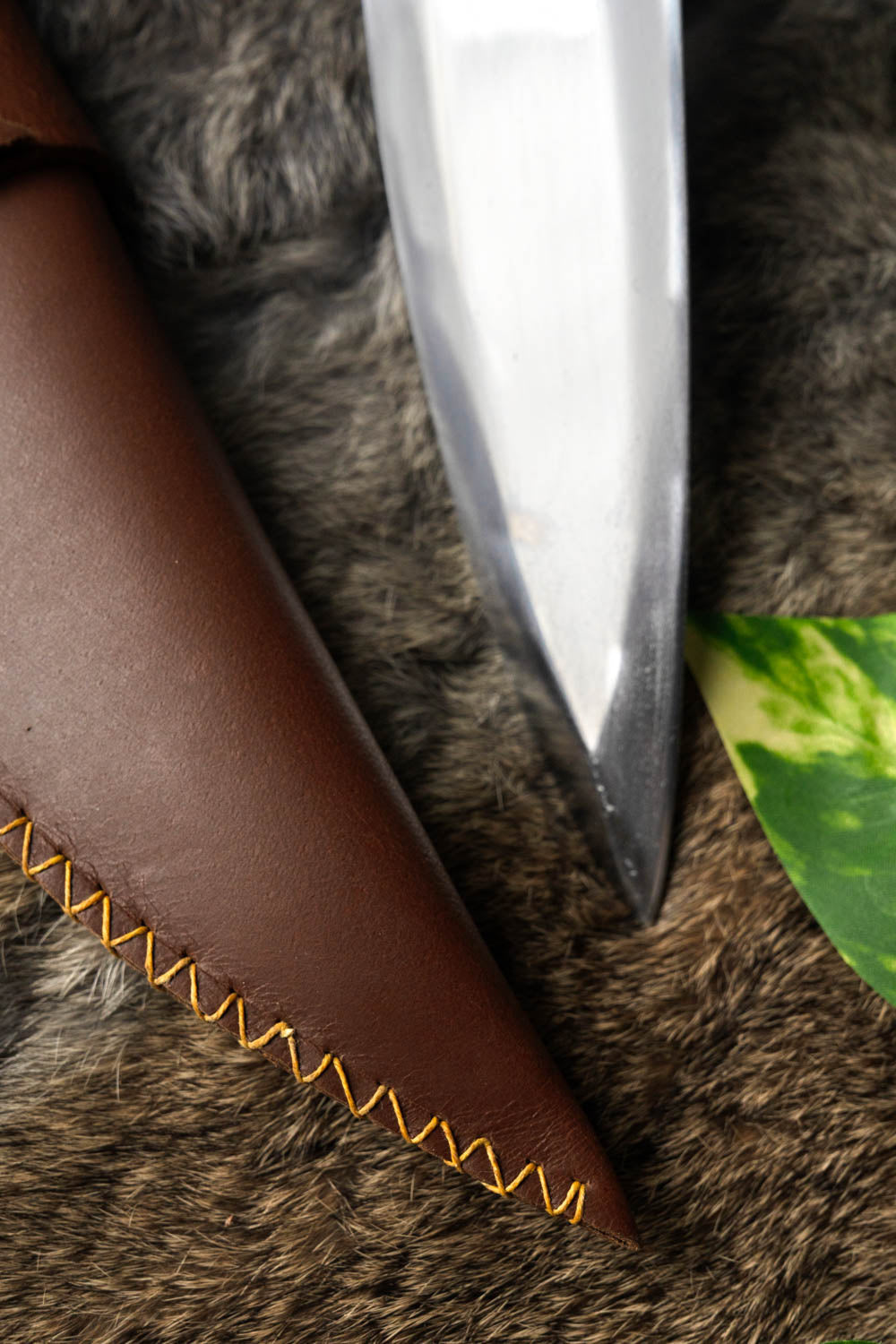 Triquetra-sax med træhåndtag, halvskarpt