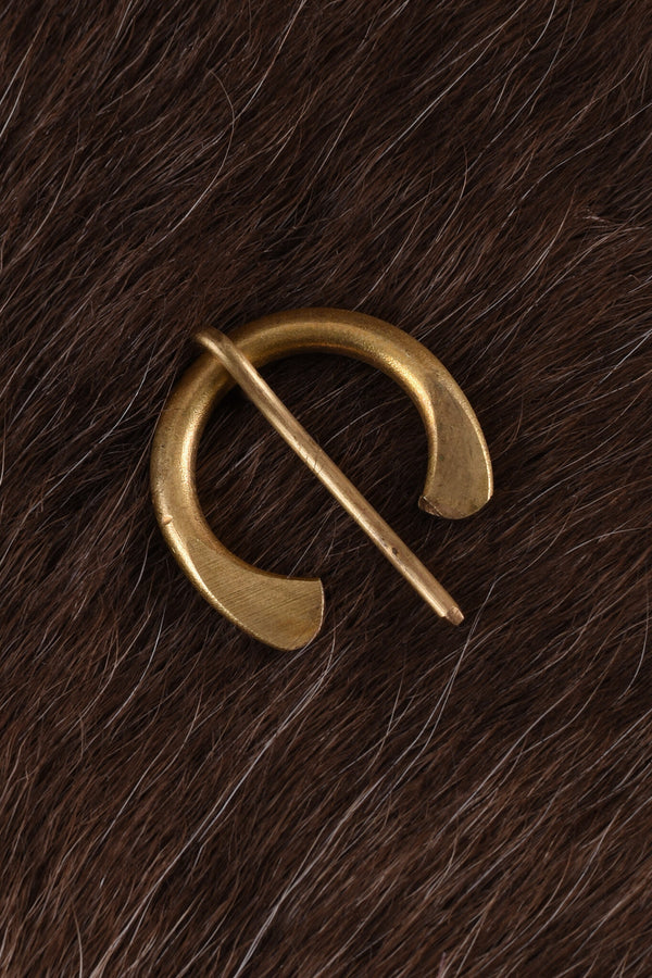 Small ring brooch Otto, brass