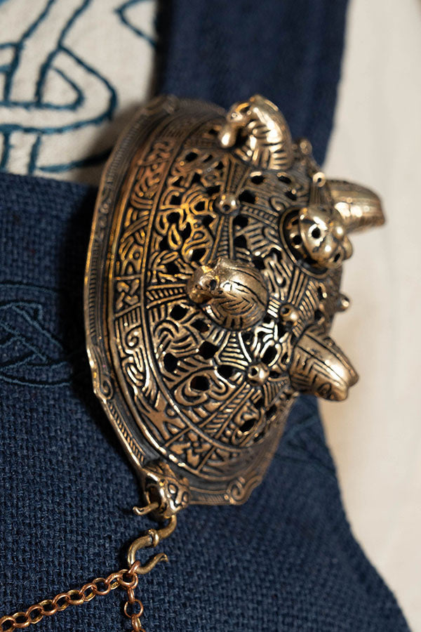 Jewelry hook pointy, 2x1 cm, bronze