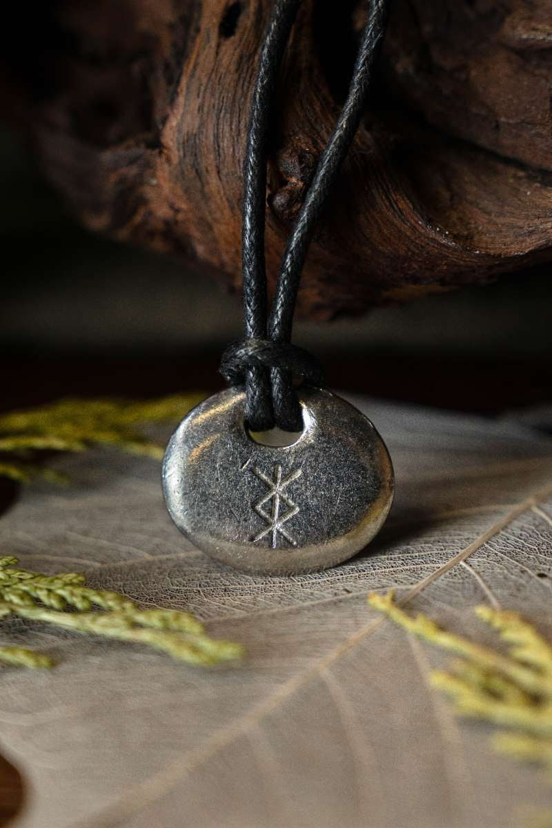Amulette runique de protection, étain