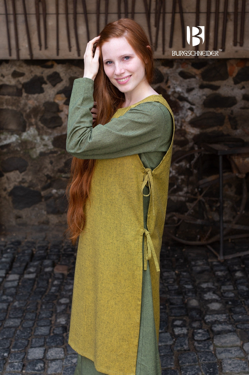 Haithabu hängselklänning, gul