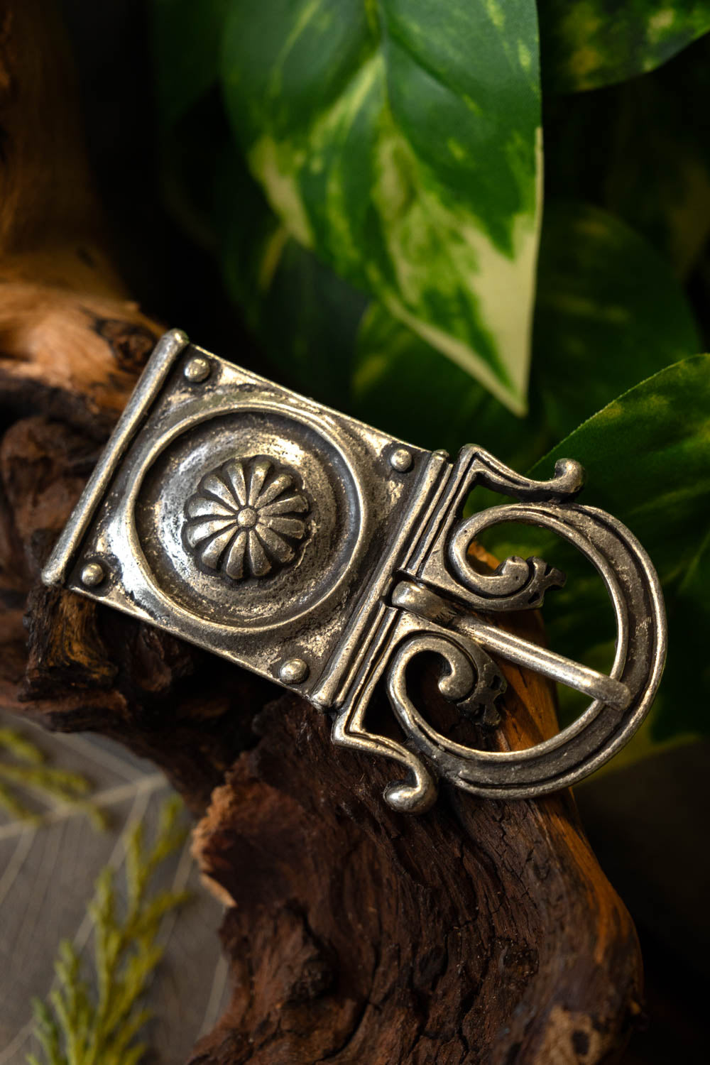 Römische Schnalle mit Beschlagplatte, 1. Jahrhundert n. Chr., versilbert