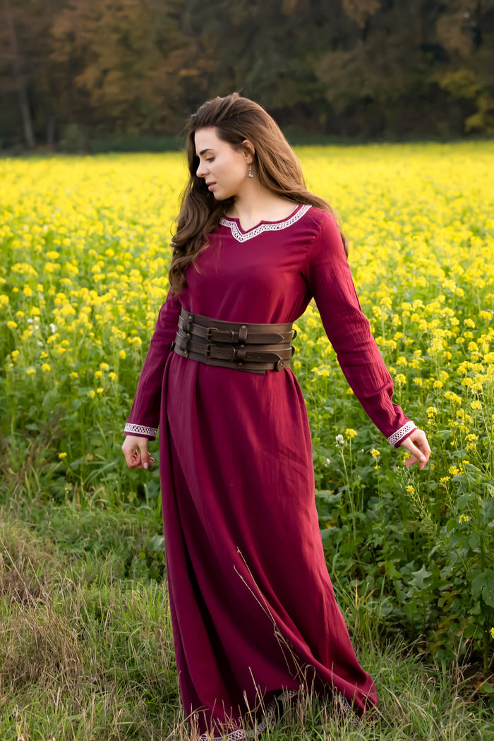 Robe du haut Moyen Âge Aelswith, rouge