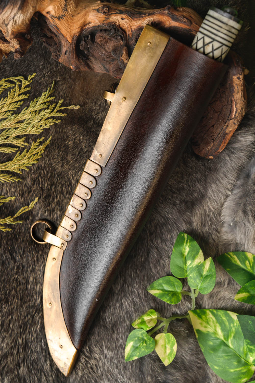 Vikingasax med benskaft, halvvass