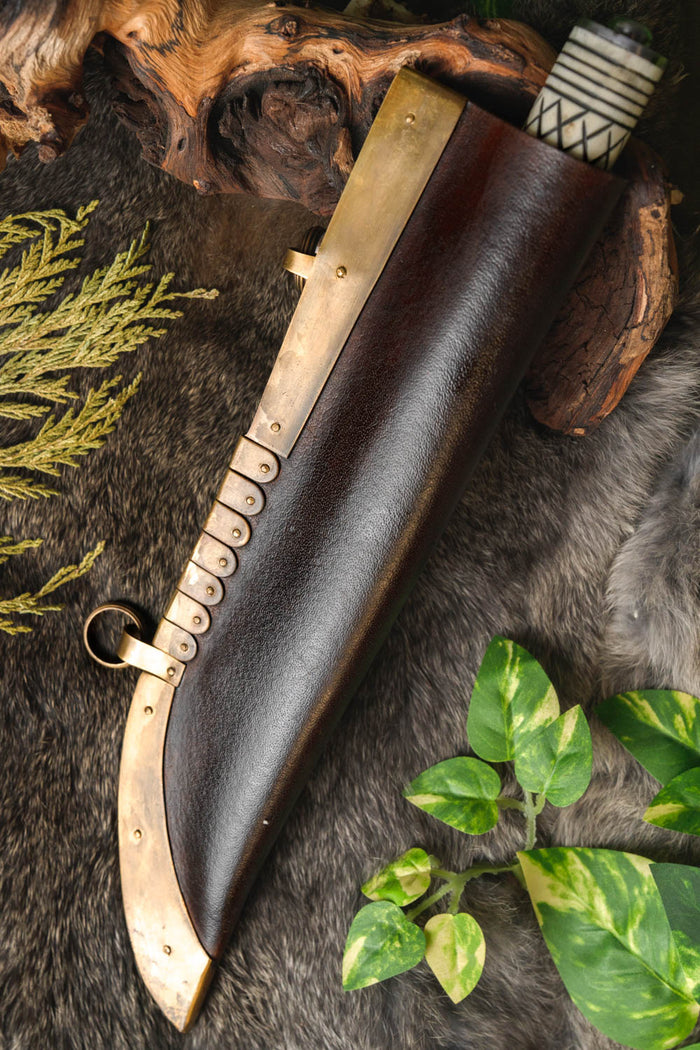 Vikingasax med benskaft, halvvass