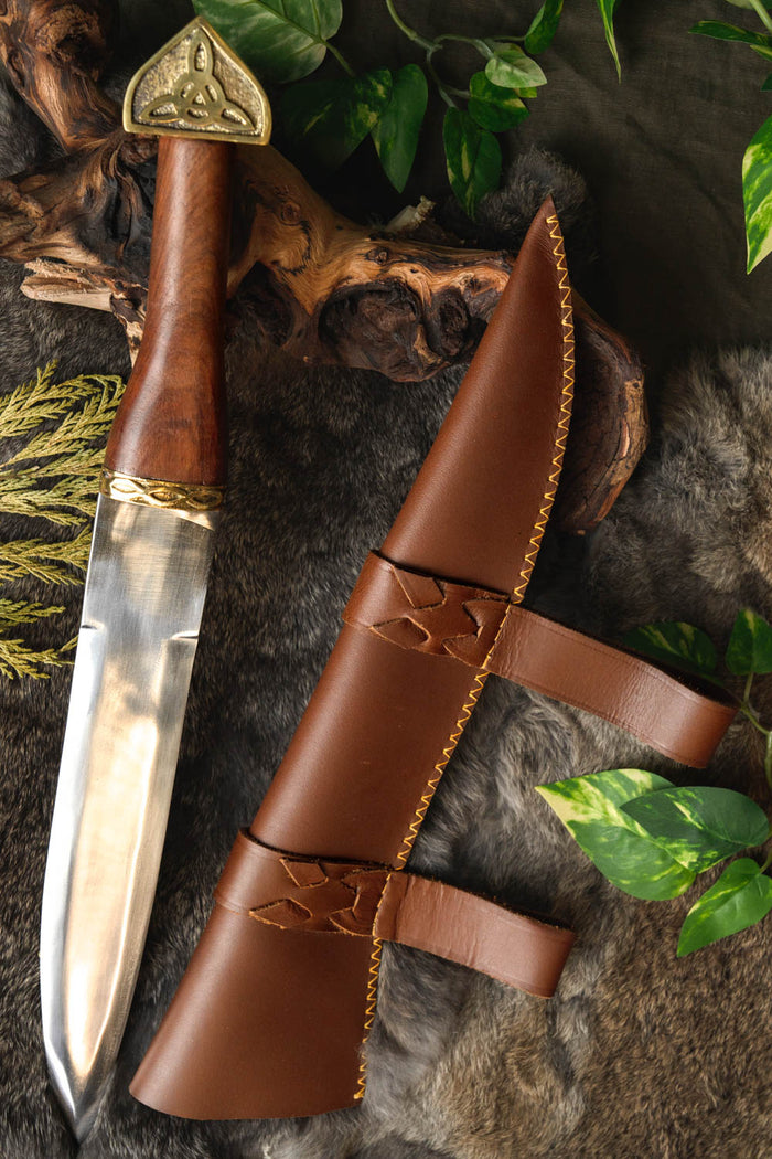 Triquetra-sax med træhåndtag, halvskarpt