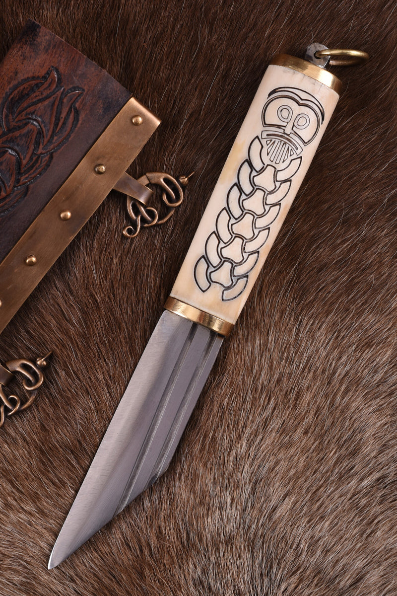 Lille norsk vikingsax med dekoreret benskaft, semi-skarp