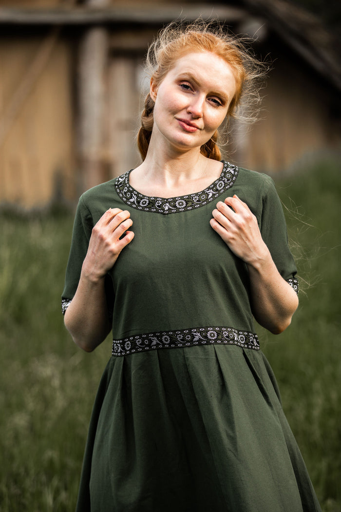 Średniowieczna suknia Ennlin, zielona