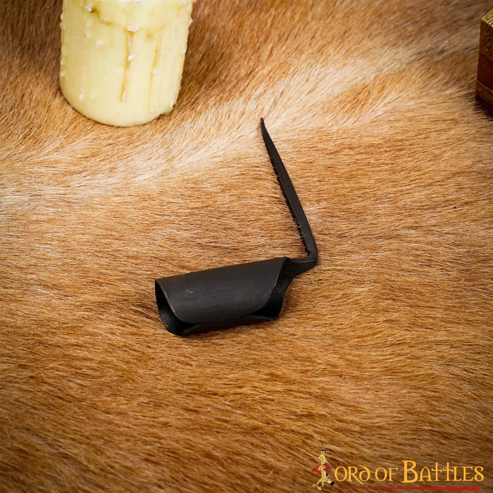 IJzeren middeleeuwse kaarshouder