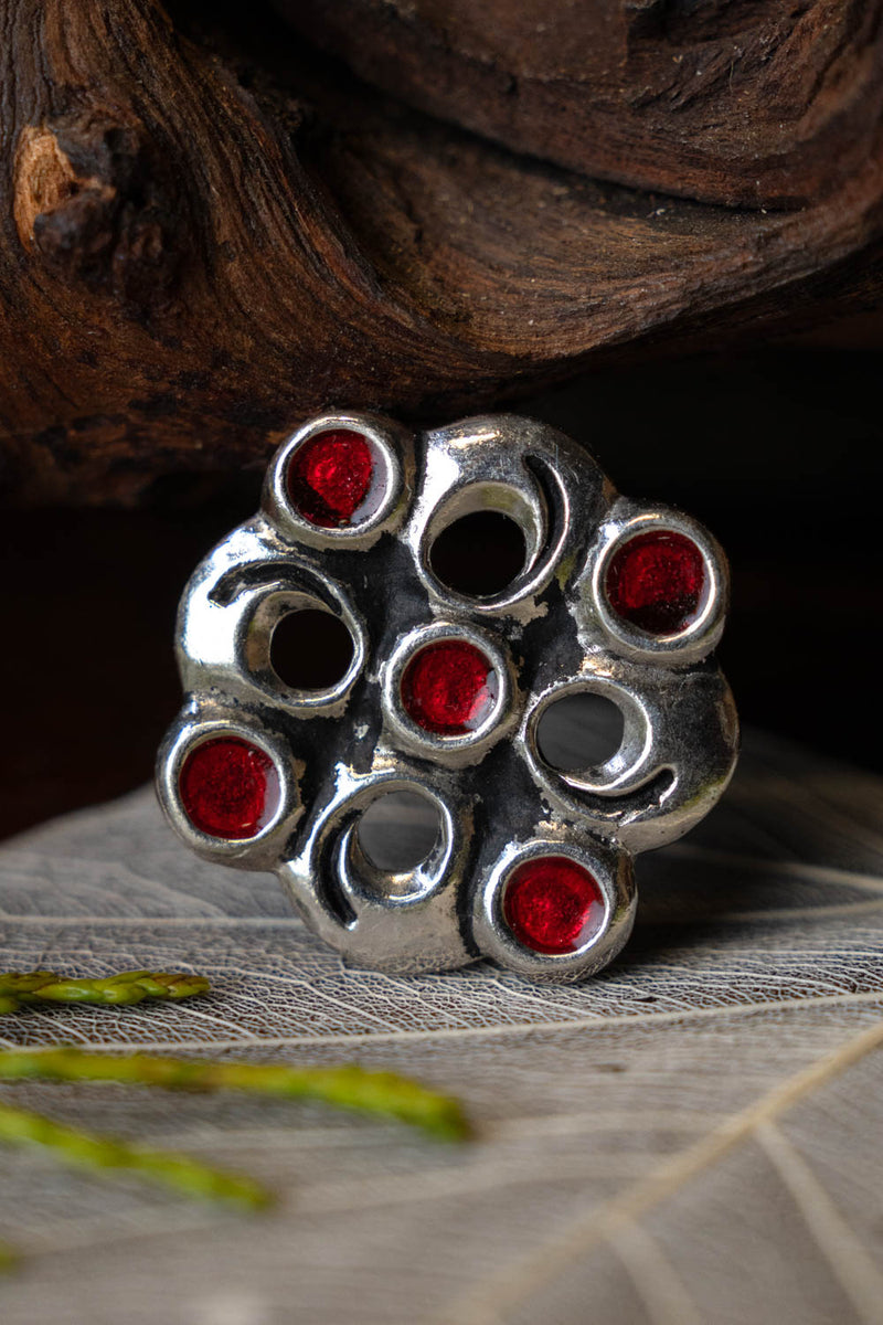 Merovingisk cloisonnébrosch, försilvrad brons