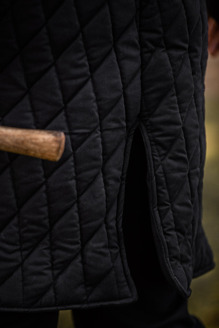 Średniowieczny gambeson, czarny