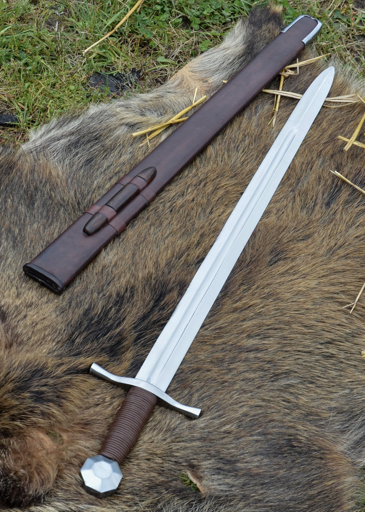 Engelsk enhandsvärja, 1200-tal, semi vass