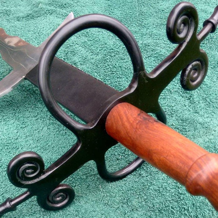 Flamberge met houten gevest, semi-scherp