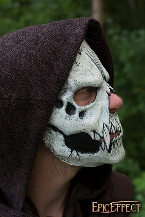 Máscara de calavera plateada