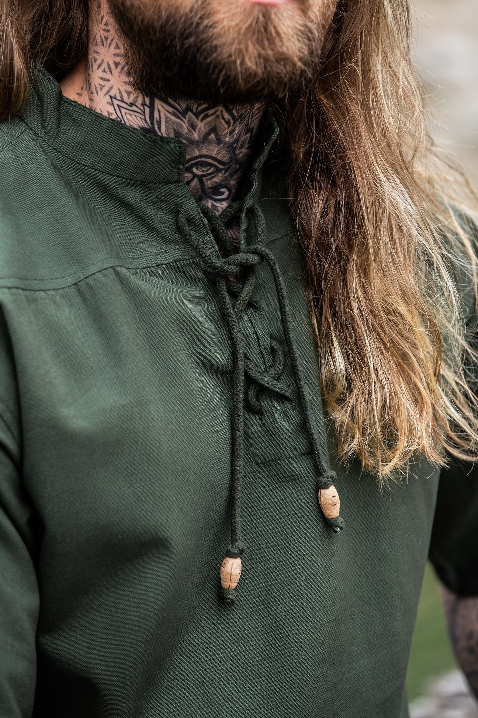 Medeltida skjorta med korta ärmar, grön