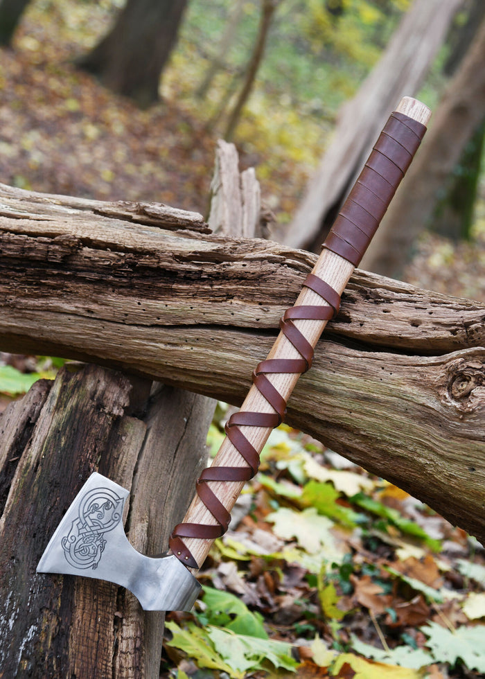 Viking bijl, type D, gegraveerd, semi-scherp