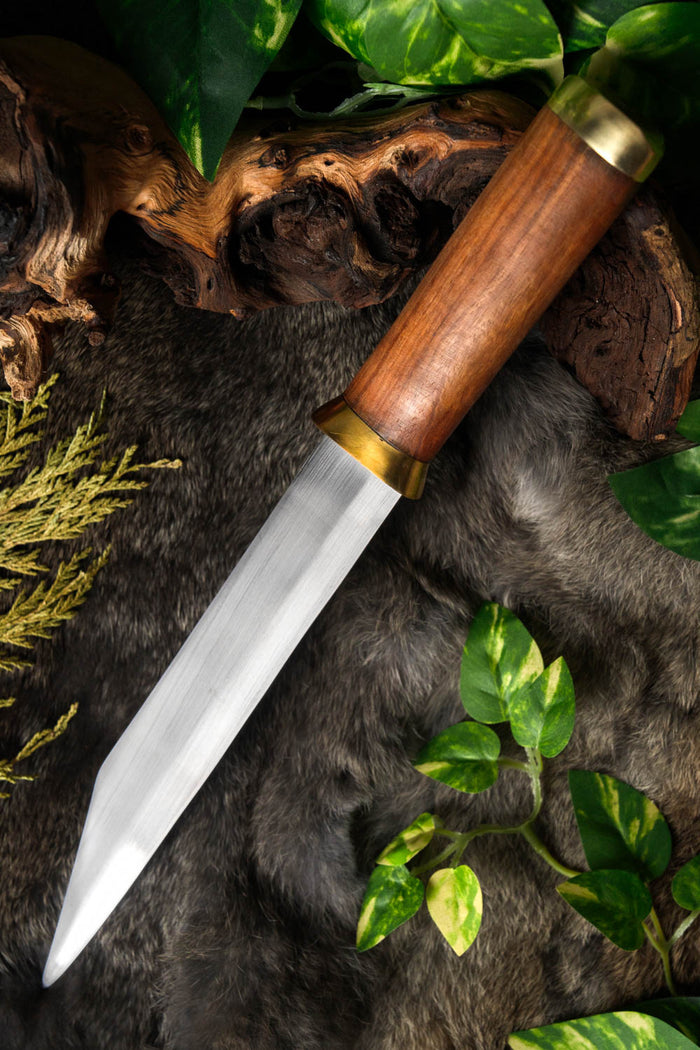 Angelsaksisk broken-back sax, halvskarpt