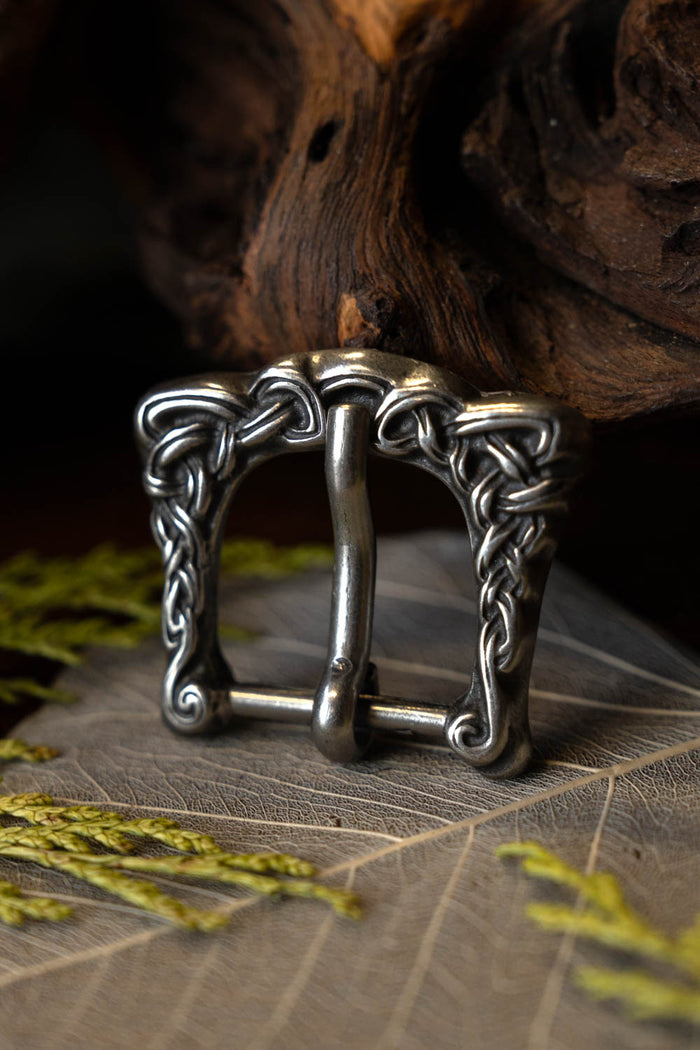 Hebilla angloescandinava, plateada