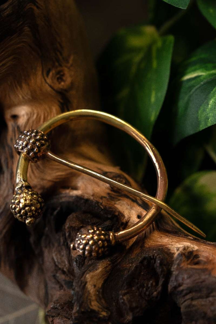 Celtic thistle fibula, bronze