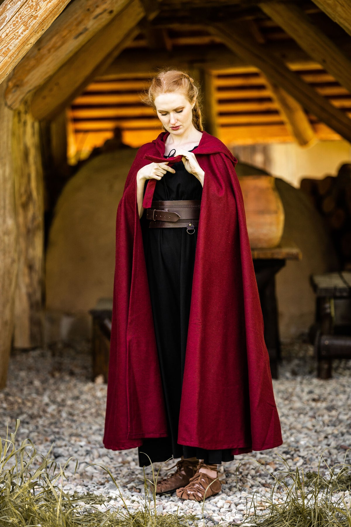 Medeltida mantel med huva, ullmix, röd