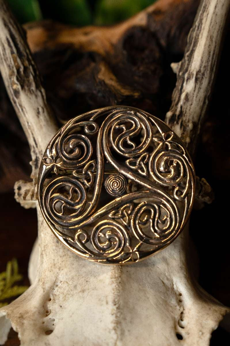 Broche celta triskelion, bronce