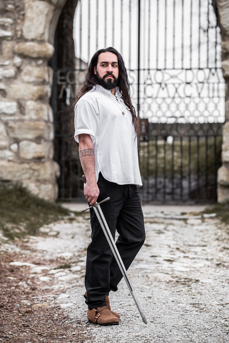 Mittelalterliches Hemd mit kurzen Ärmeln, weiß