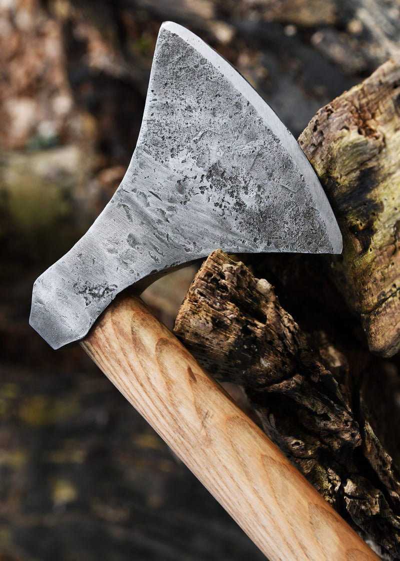 Vikingøkse, håndsmedet stål, type M, halvsleben