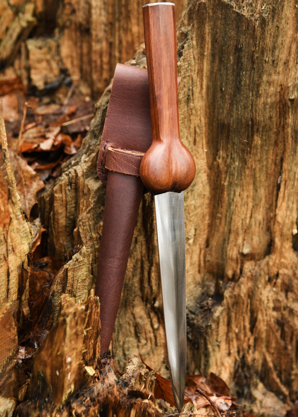 Dagger z kulistą głowicą, półostry