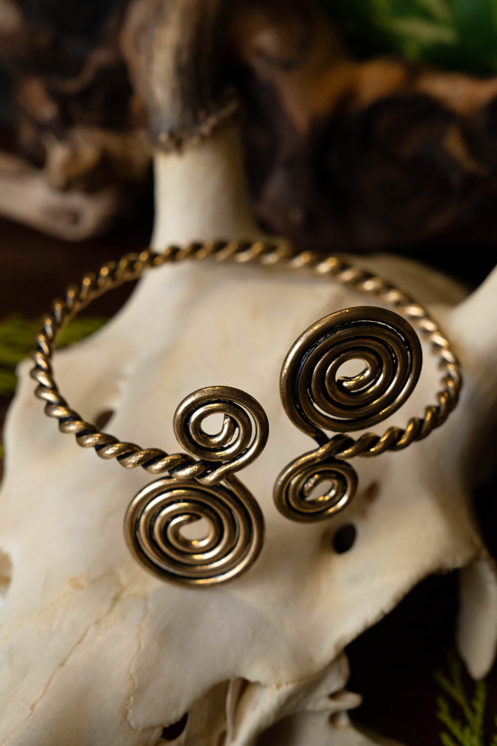 Keltische bovenarmband met spiralen, brons