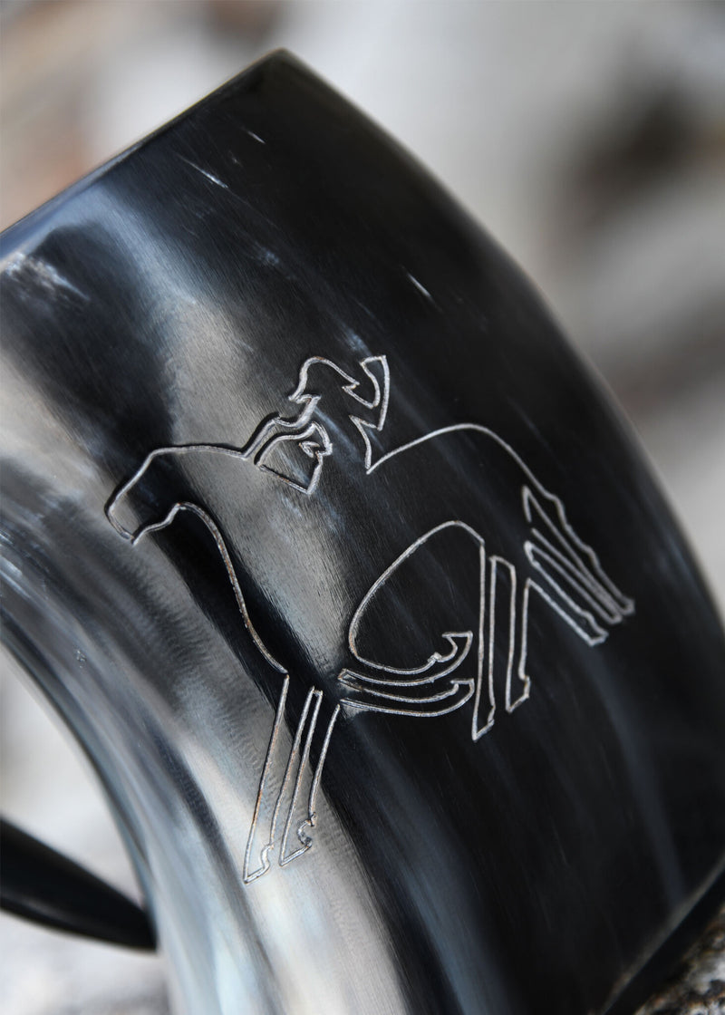 Gran copa de cuerno Odin con Sleipnir, 650–1000 ml