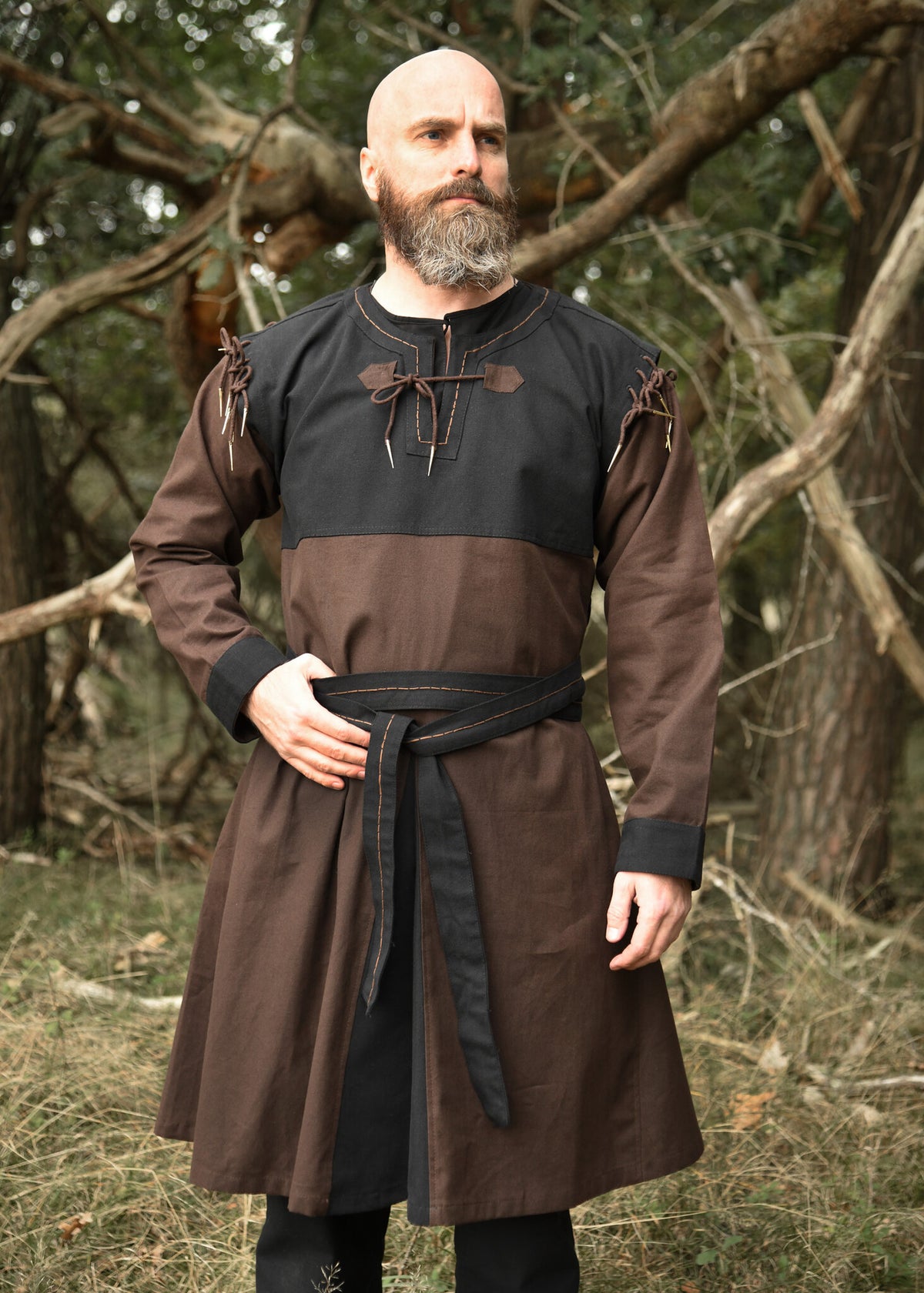 Skjoldehamm-tunika, brun-sort