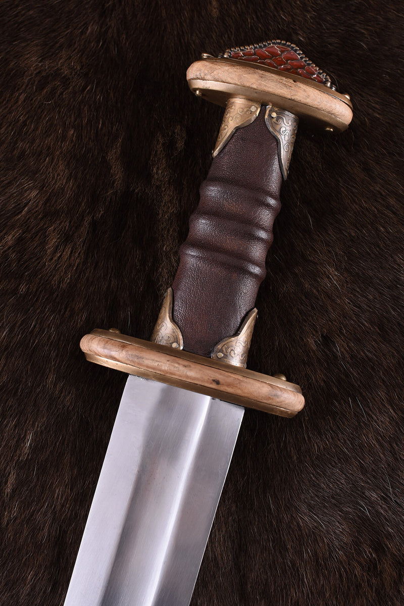 Sutton Hoo Schwert mit Emaille, halbscharf